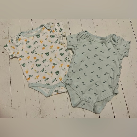 Kyle & Deena New York 2 Piece Onesie Bundle! - Picture 1 of 3